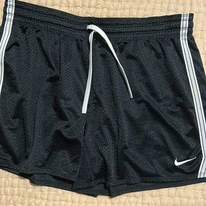 NIKE SHORTS SIZE MEDIUM DRI-FIT BLACK